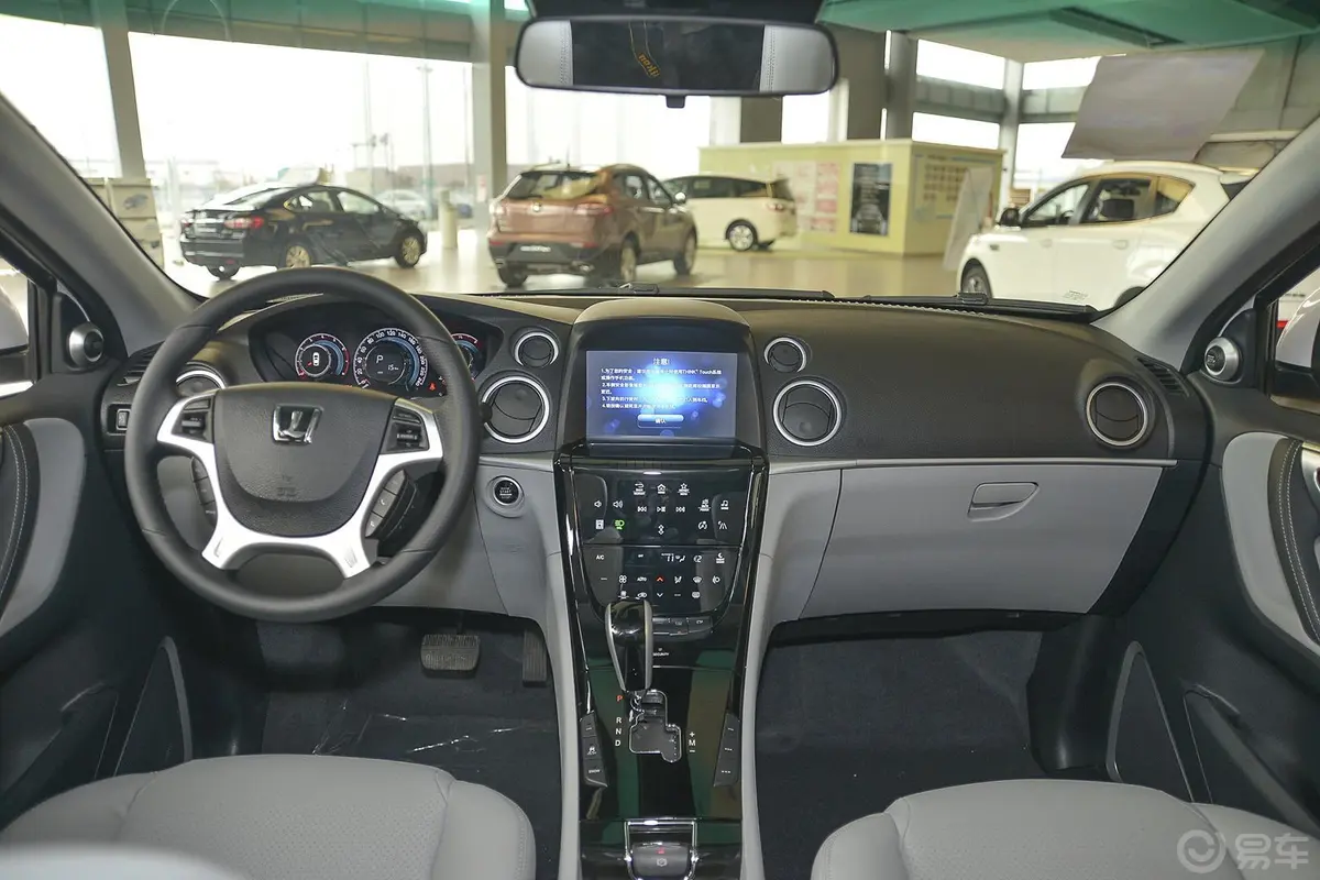 大7 SUV2.2T 自动 两驱 智慧型中控台整体