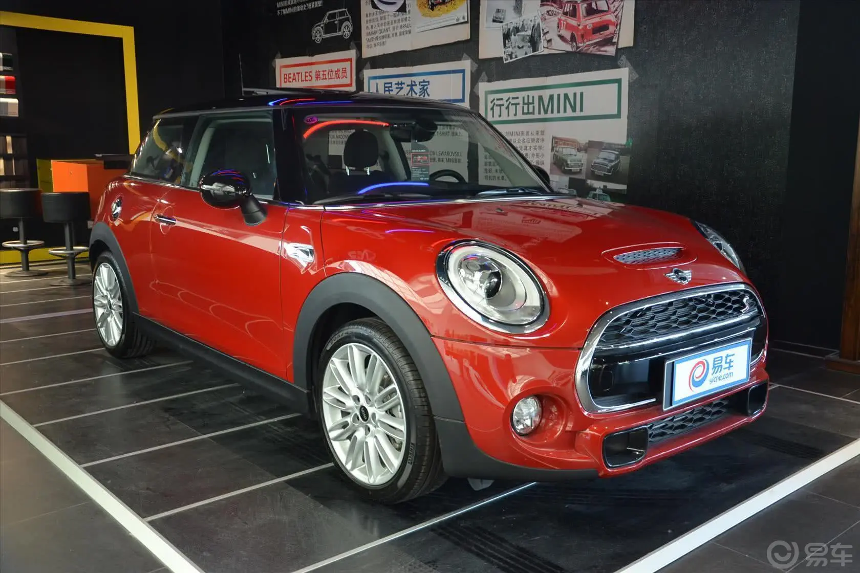 MINI2.0T COOPER S 手动版侧前45度车头向右水平