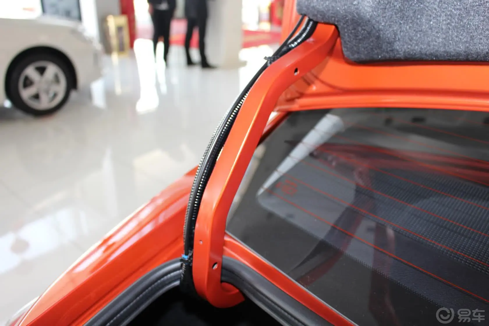 雷凌1.6G CVT 橙色限量版行李厢支撑杆