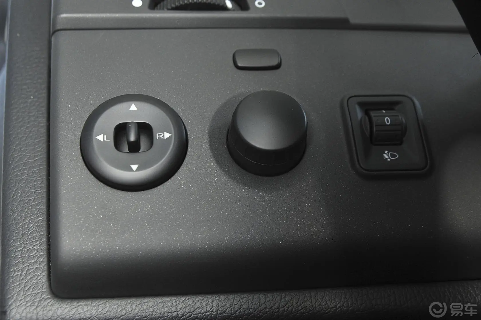 荣威W51.8T 自动 两驱 胜域特装版外后视镜控制键
