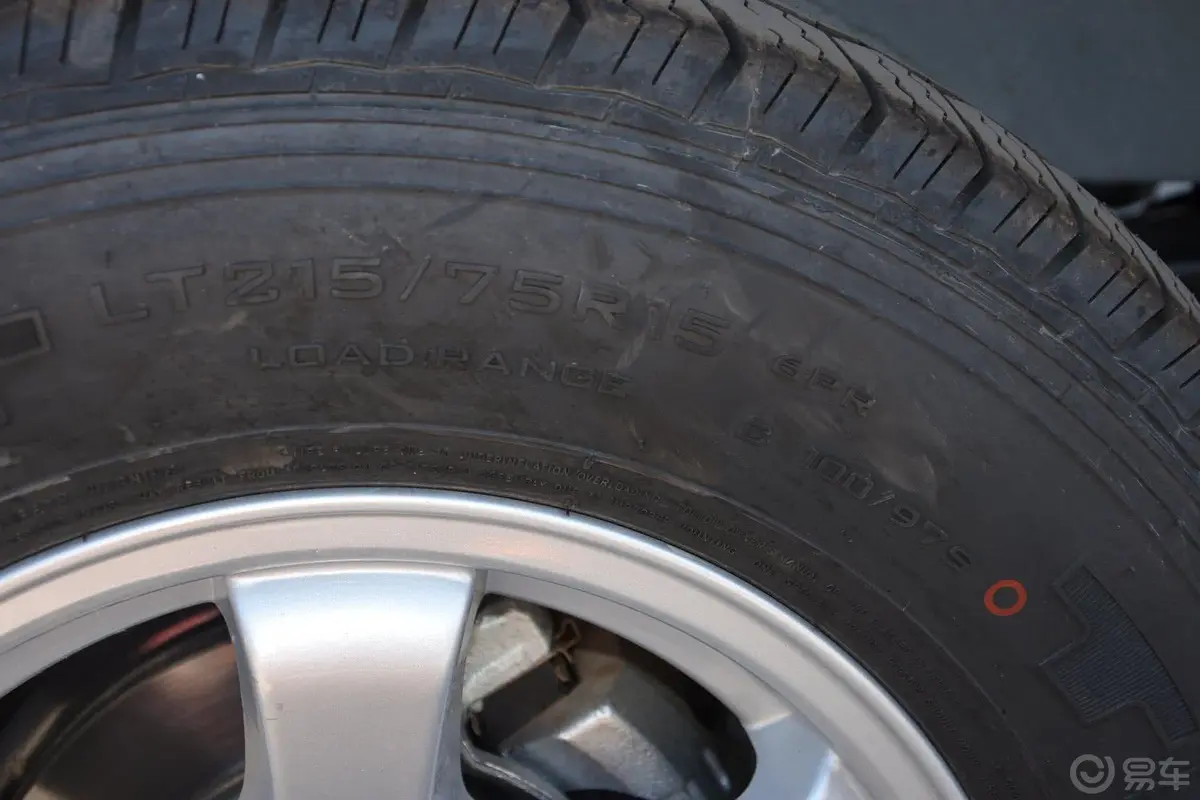 锐骐2WD ZG24汽油标准版 国V轮胎规格