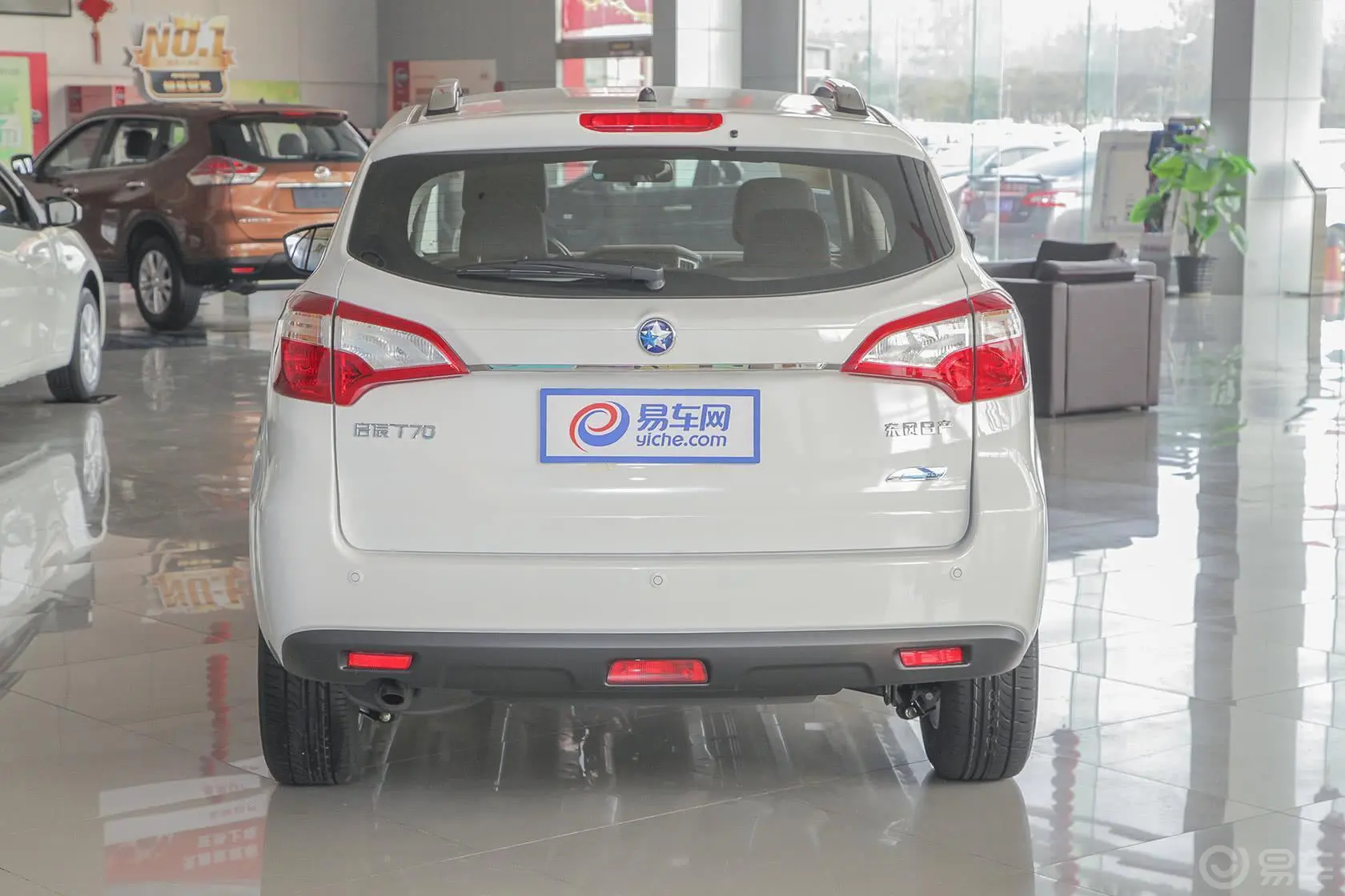 启辰T702.0L CVT 睿行版正后水平