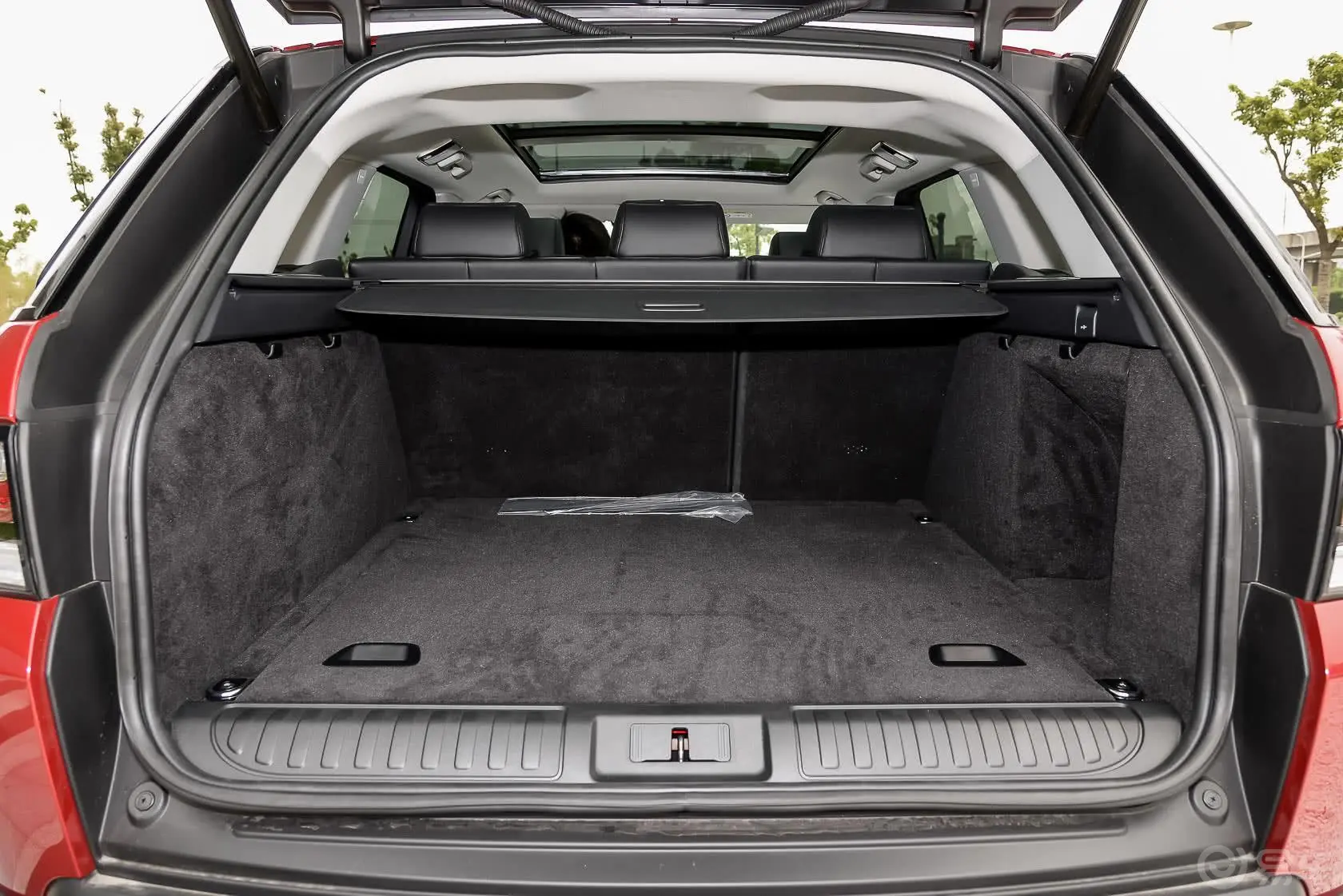 揽胜运动版3.0 V6 HSE 柴油 欧规型行李箱空间