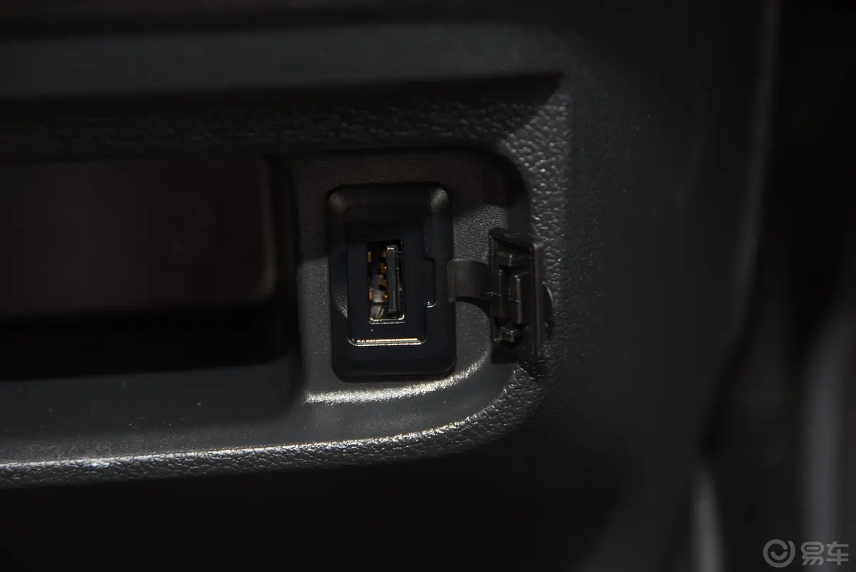 欧力威X6 1.4L 手动 尊享型USB接口