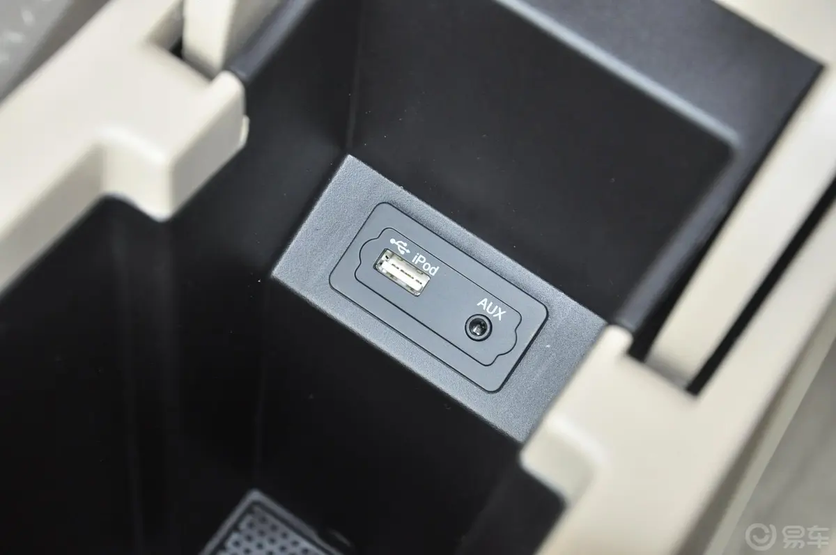 艾瑞泽71.6L CVT 致尚版USB接口