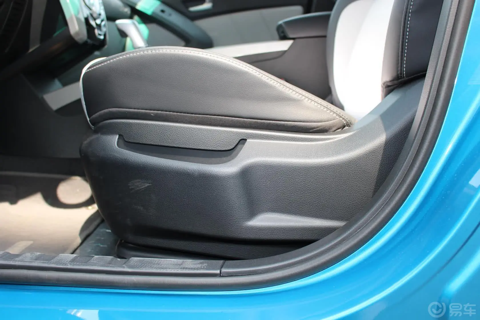 优6 SUV1.8T 智尊型座椅调节键