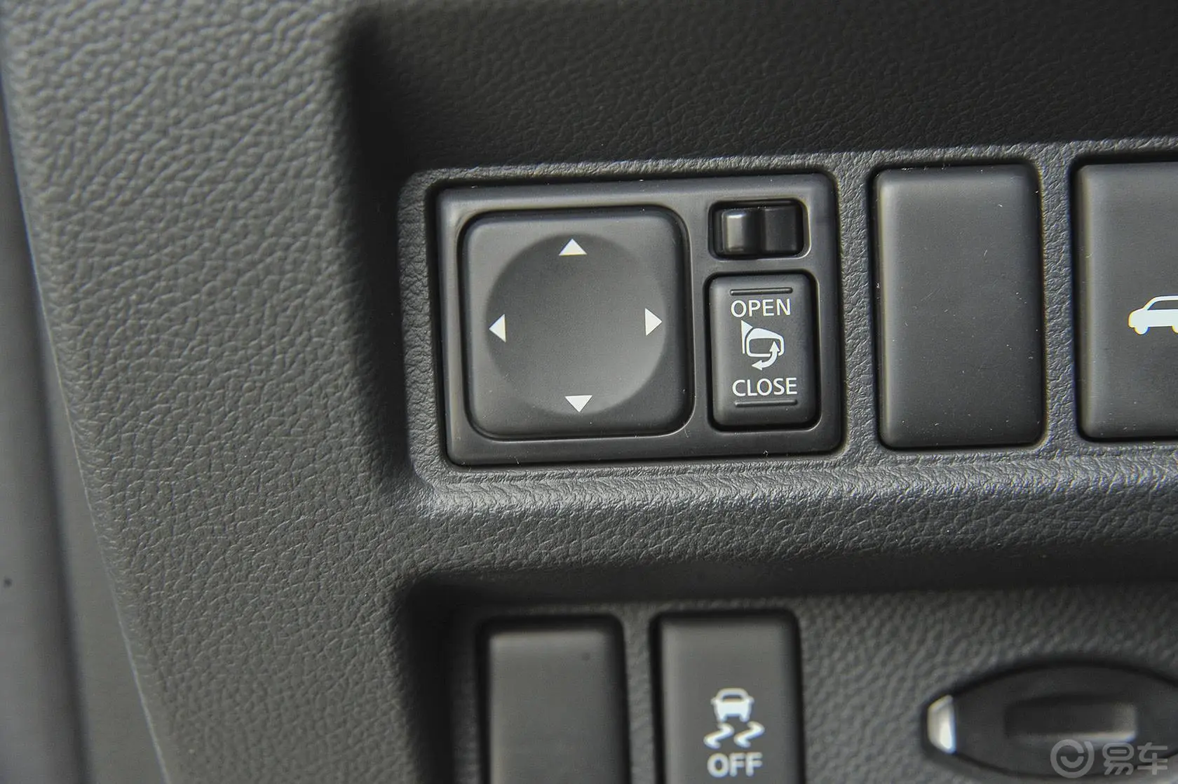 英菲尼迪QX703.7L 手自一体 标准版外后视镜控制键