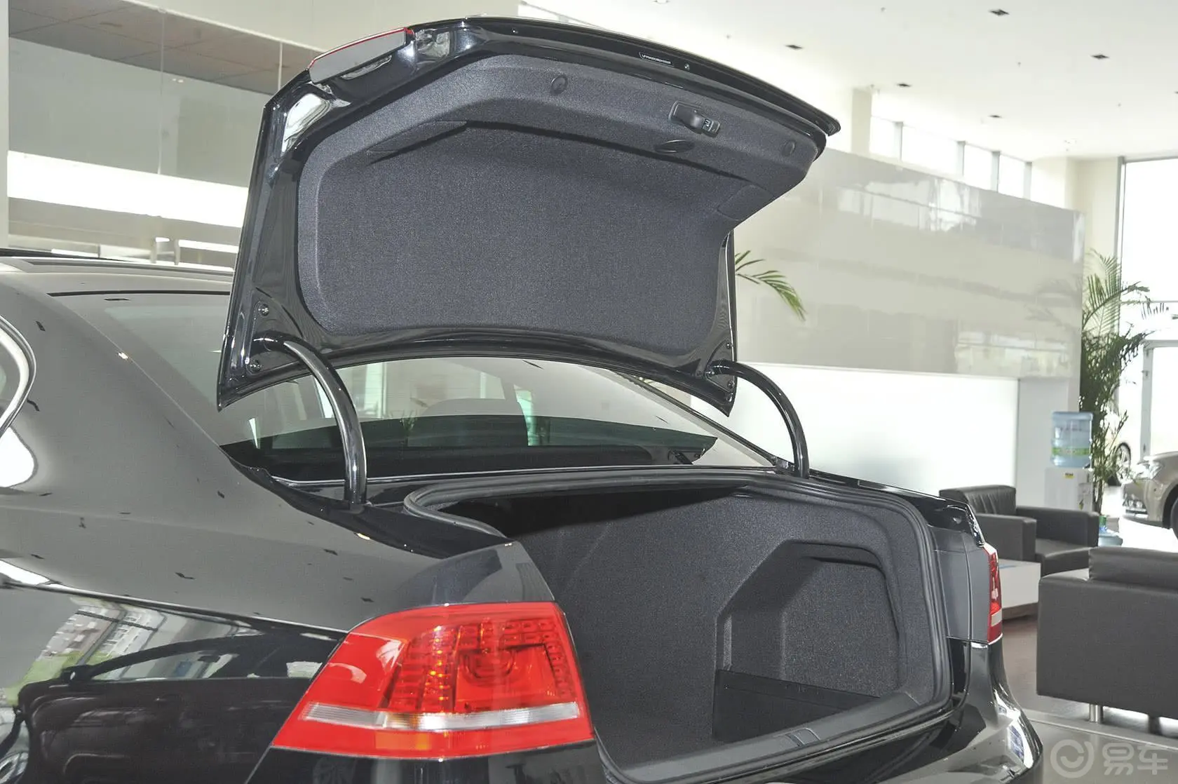 迈腾2.0T 手自一体 至尊型行李厢开口范围