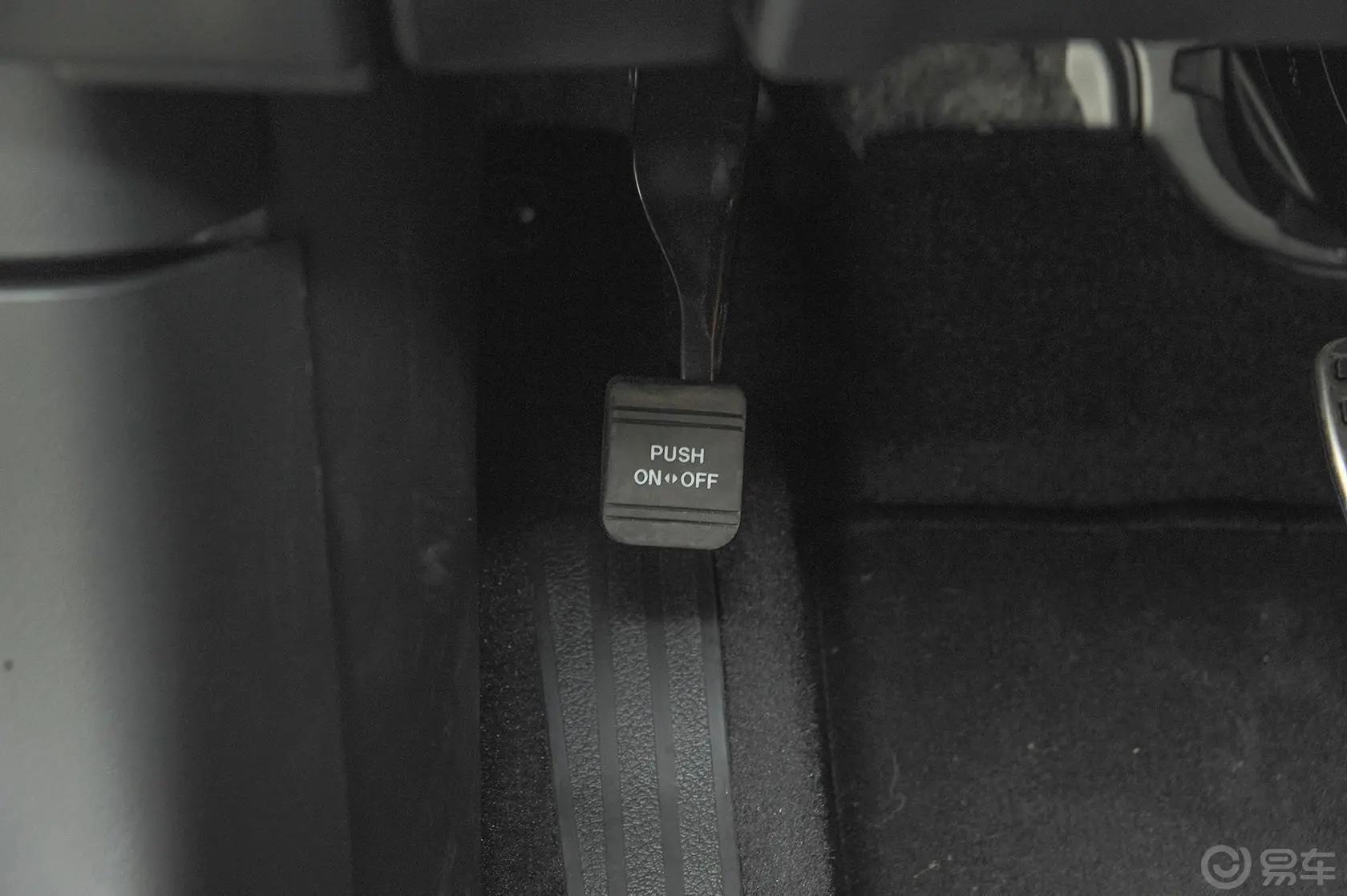 英菲尼迪QX703.7L 手自一体 标准版驻车制动（手刹，电子，脚刹）