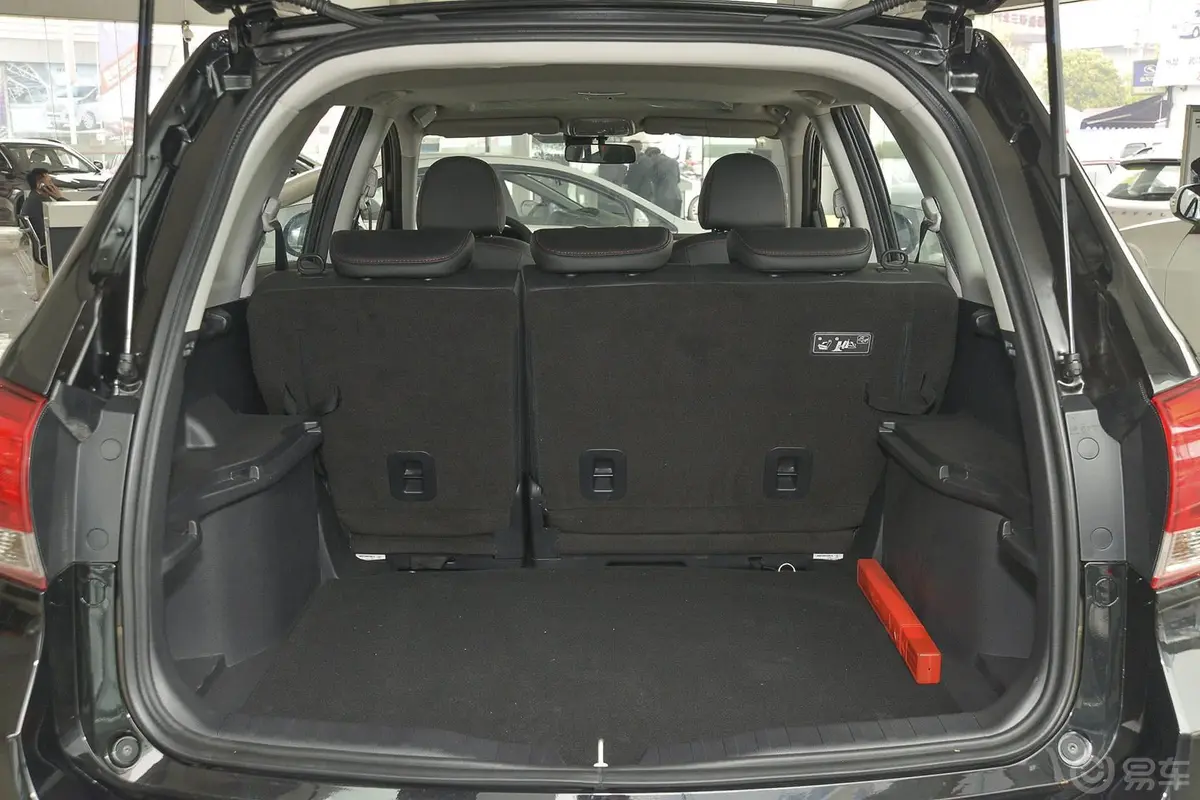 哈弗H6升级版 1.5T 手动 两驱 精英型行李箱空间