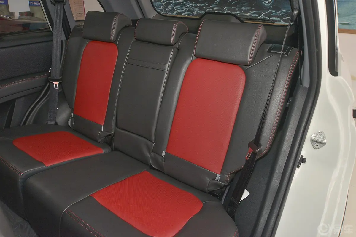 力帆X601.8L 手动 舒适型 国四后排座椅