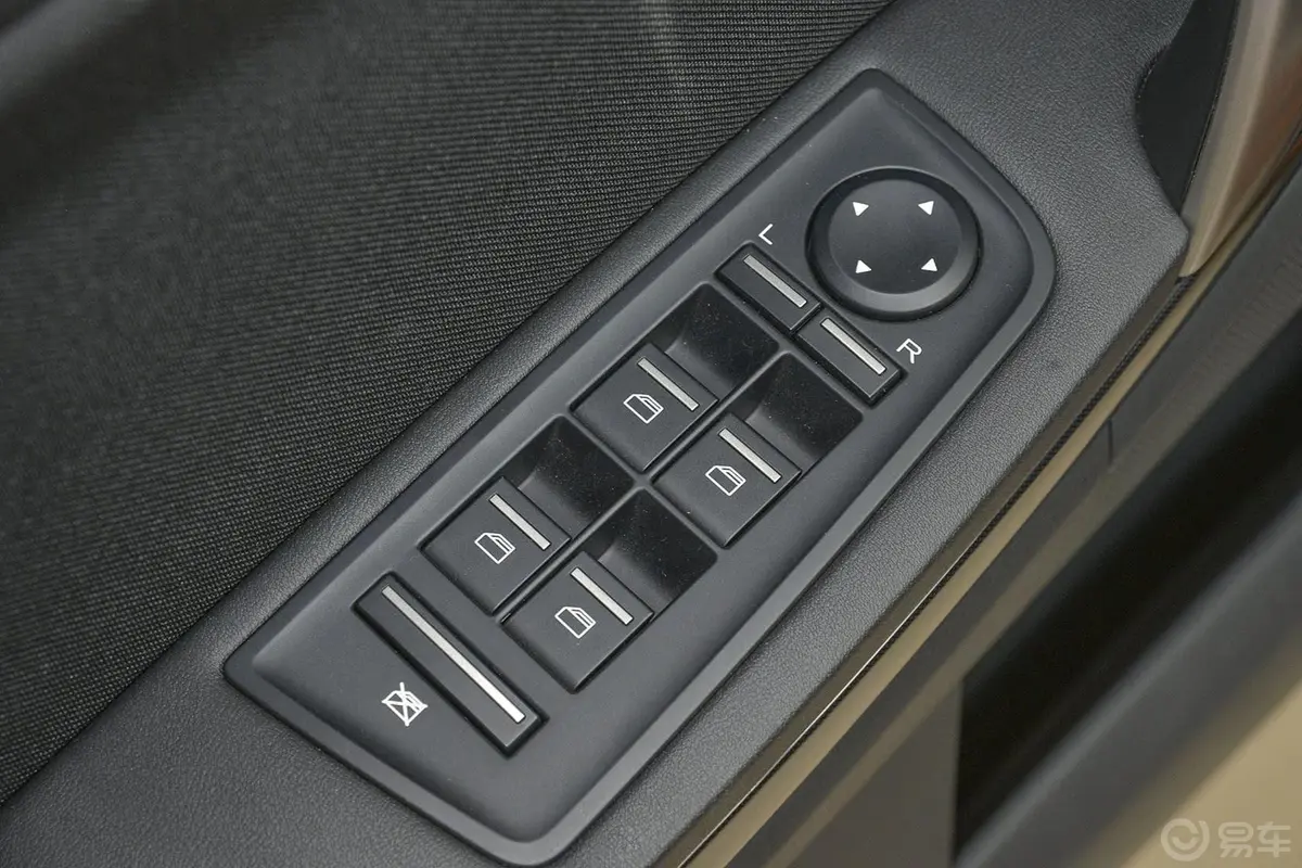 MG6掀背 1.8L MT 驾值版车窗升降键