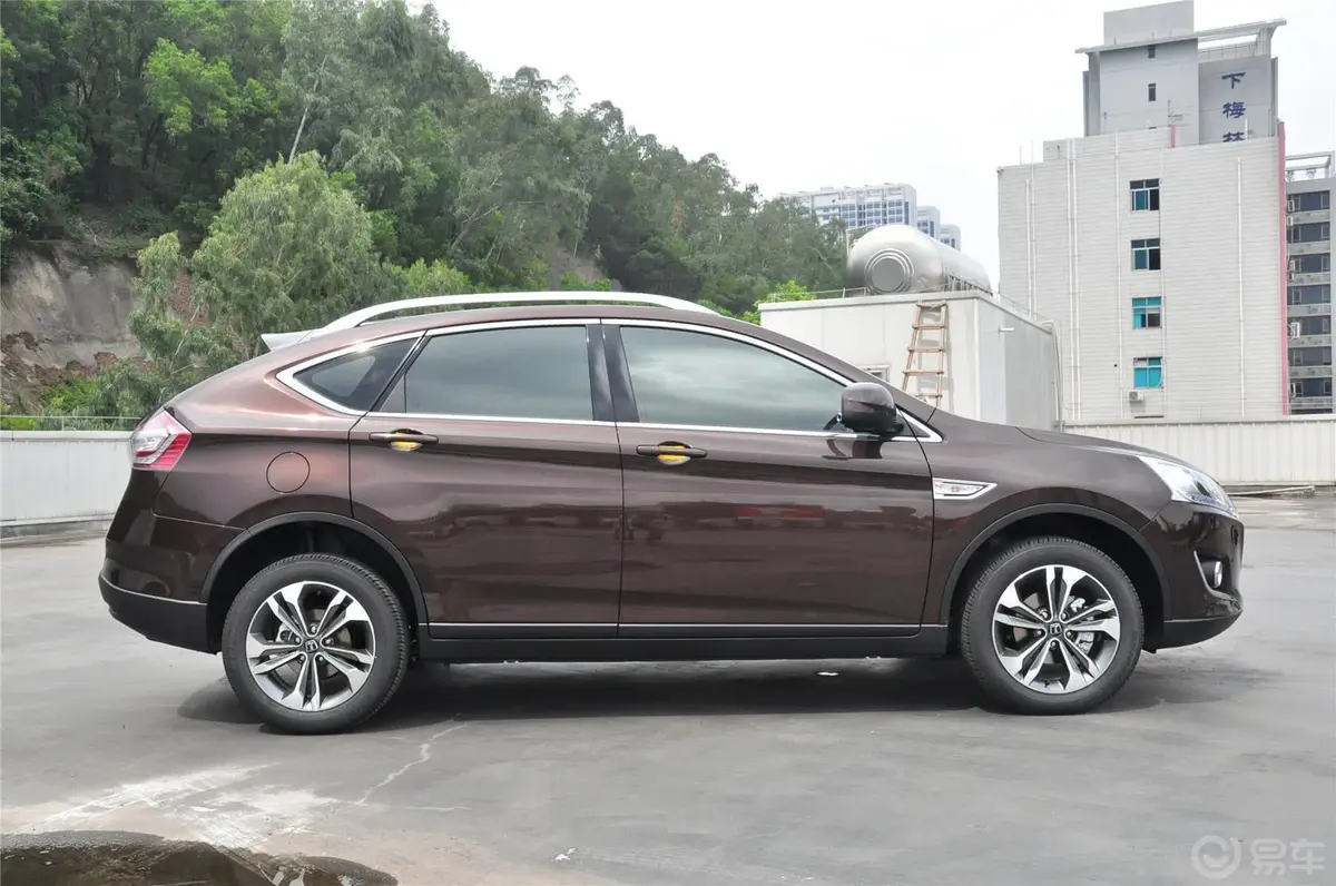 优6 SUV2.0T 旗舰型正侧车头向右水平