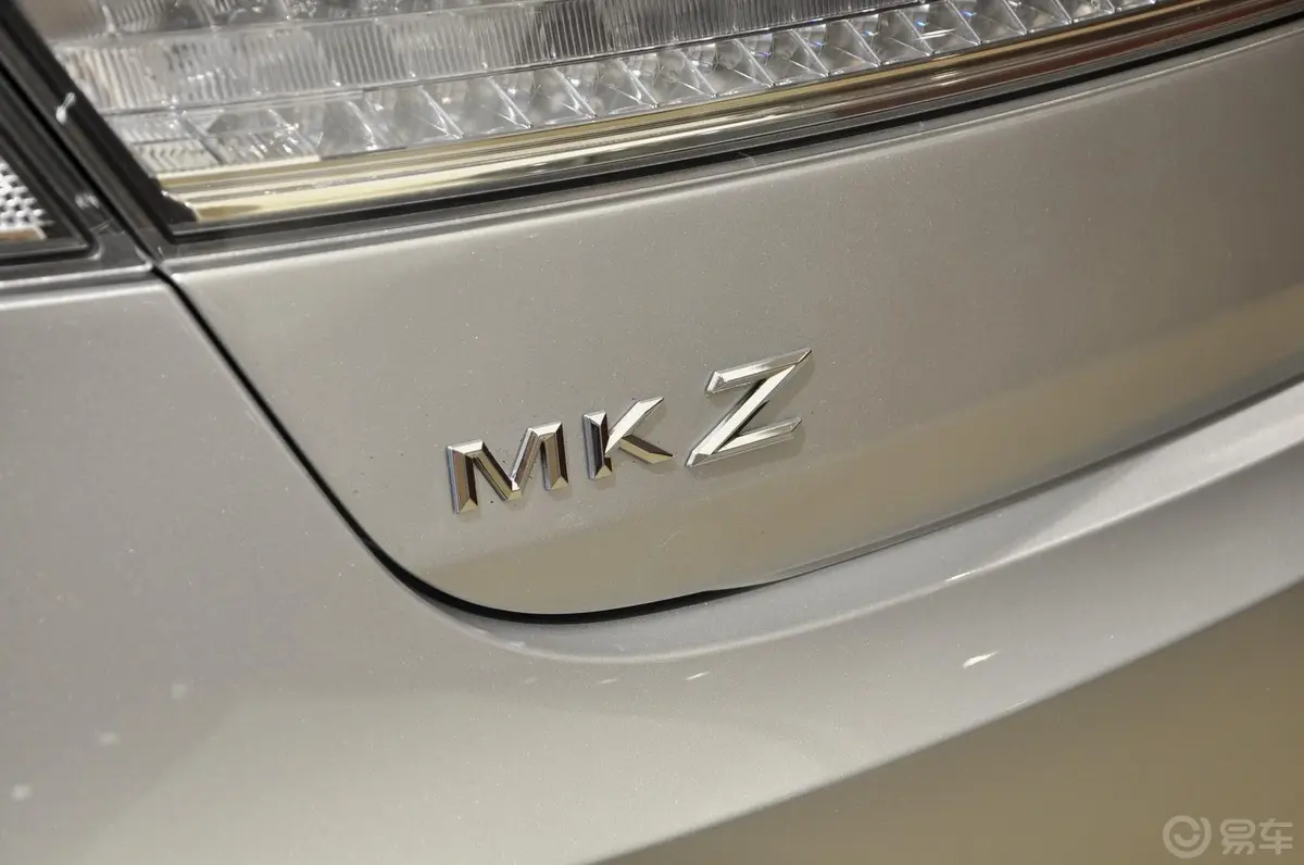 林肯MKZ2.0T 尊雅版尾标