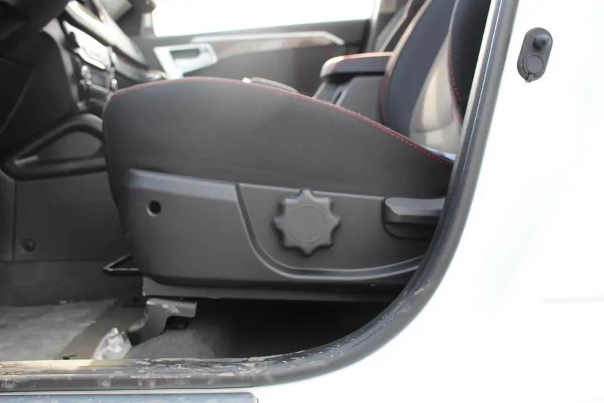 吉利GX7运动版 2.0L 自动 豪华型座椅调节键