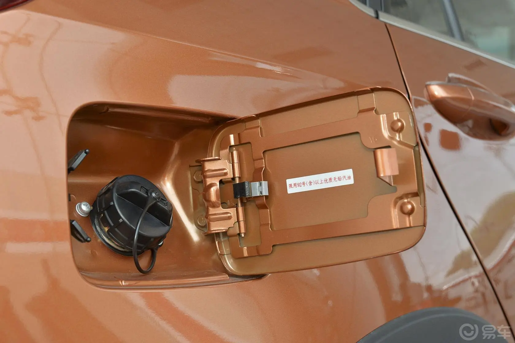 V6菱仕CROSS 1.5L 手动 智尊版油箱盖
