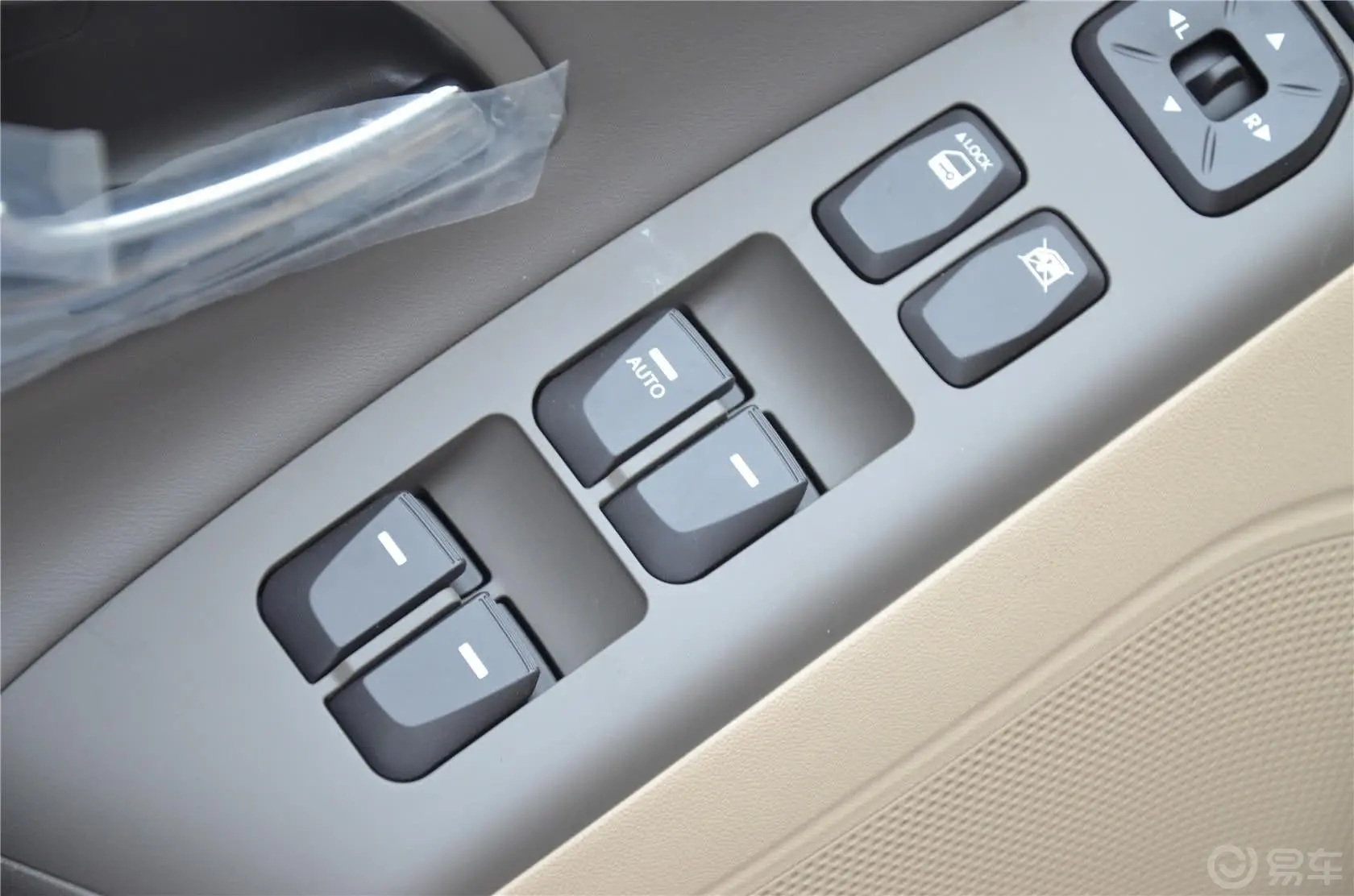 现代ix352.0L 手自一体 两驱 领先版 国V车窗升降键