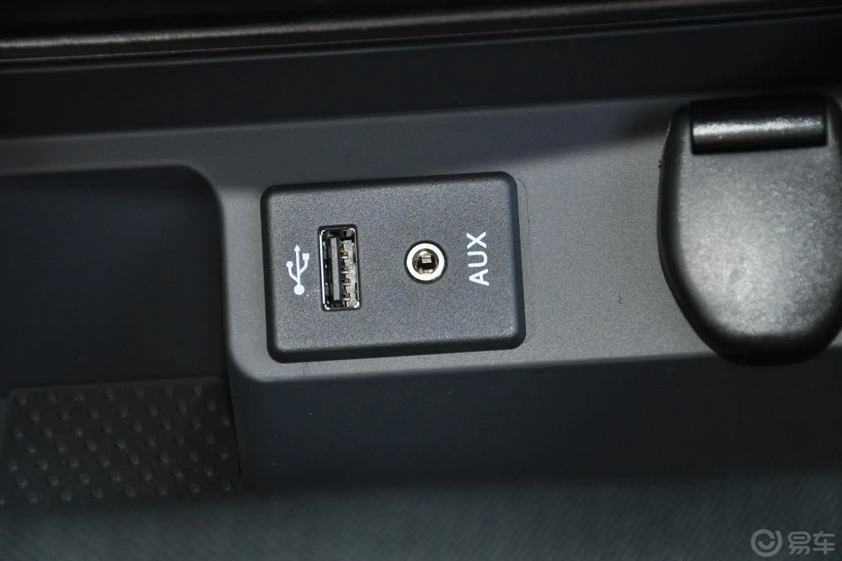 天籁天籁·公爵 2.5XV 欧冠荣耀版USB接口