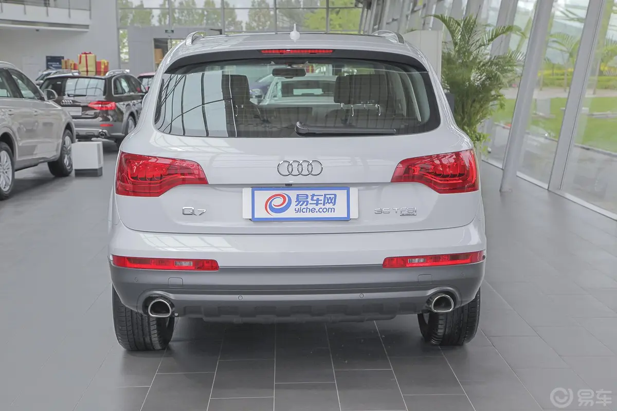 奥迪Q735 TFSI quattro 进取型正后水平