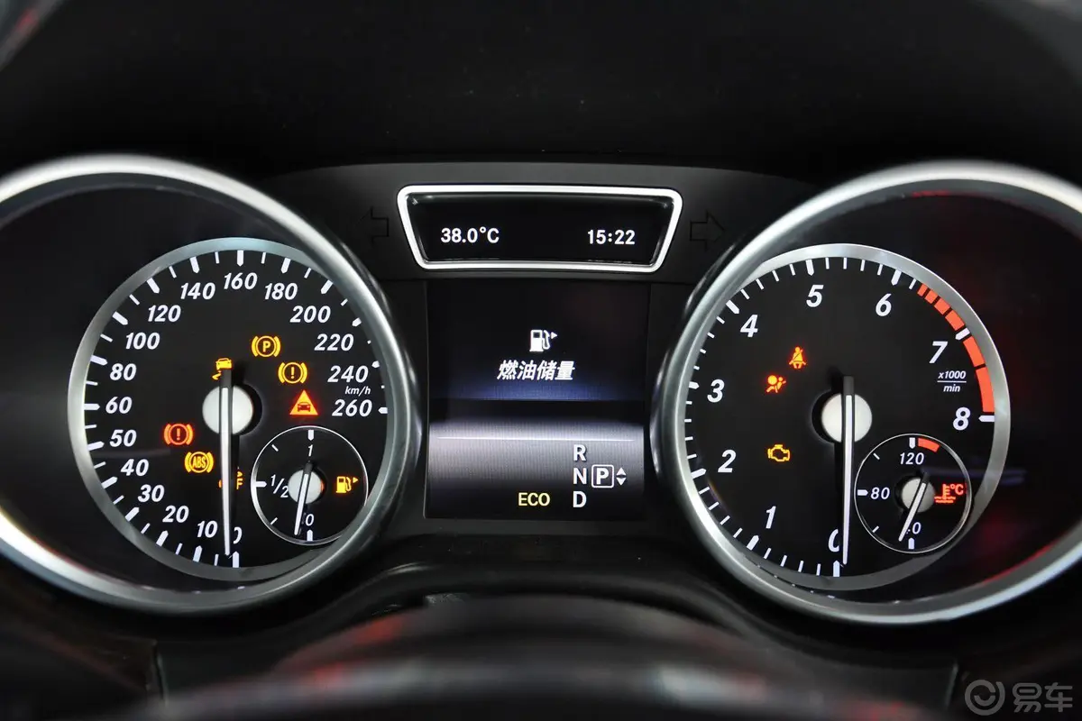 奔驰M级ML400 4MATIC 豪华型仪表盘背光显示