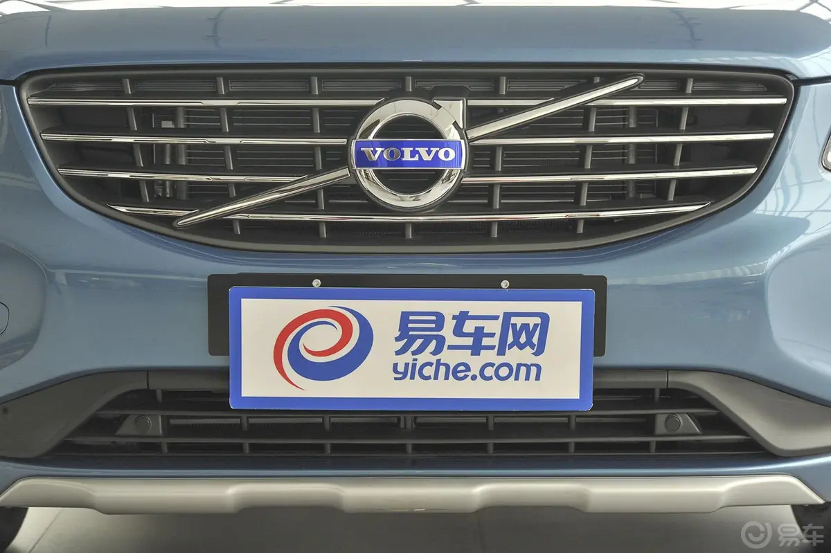 沃尔沃XC60(进口)T5 智逸版前格栅侧俯拍