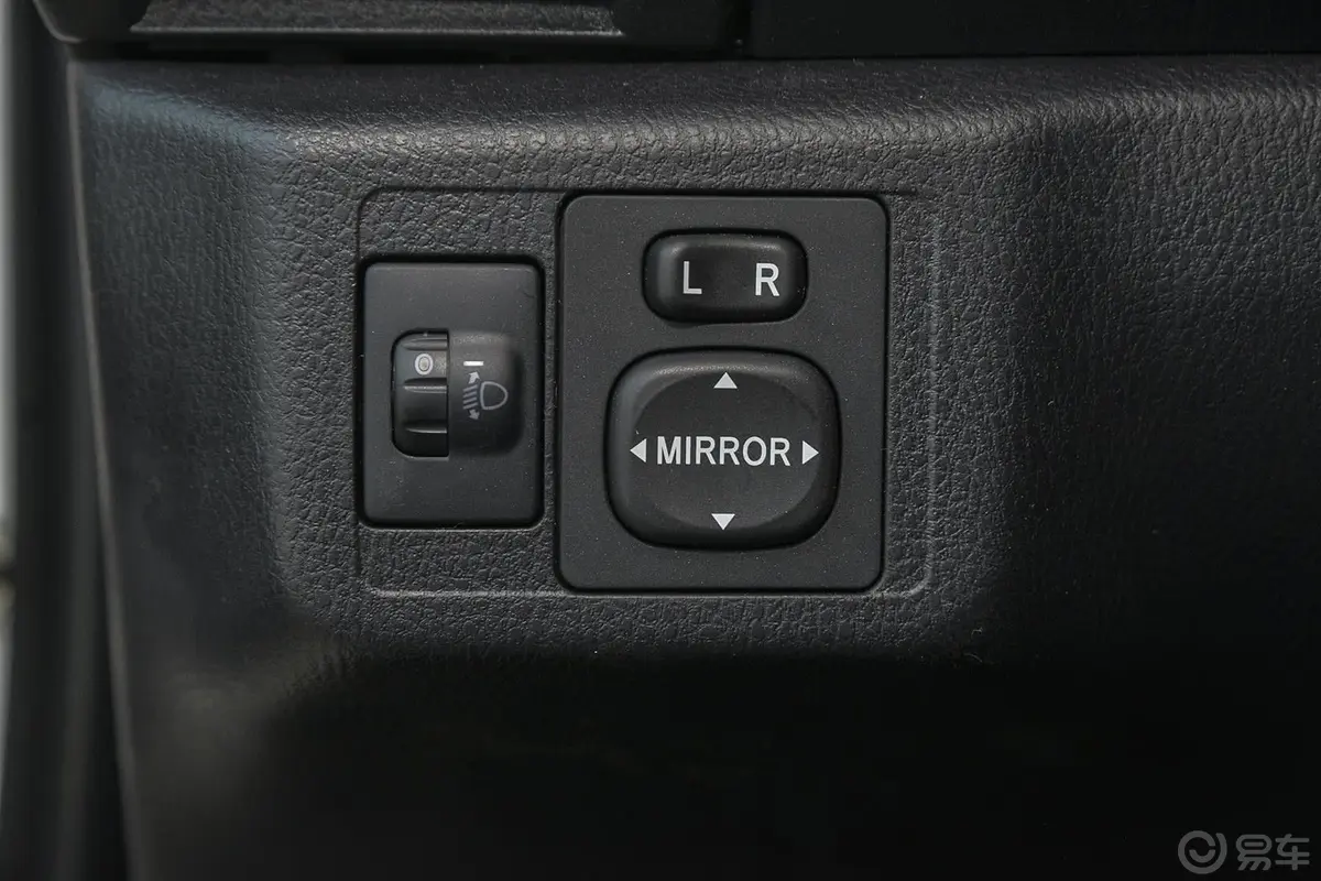 威驰1.5L 手动 智臻版外后视镜控制键
