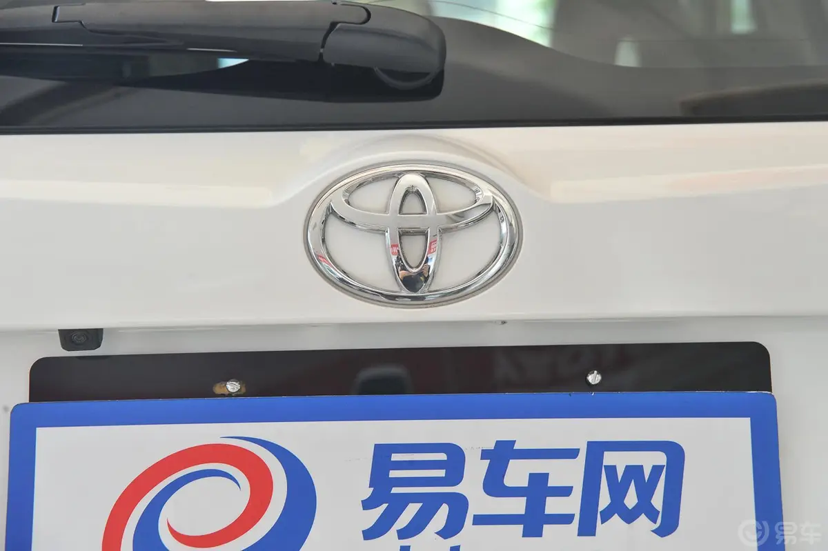 RAV4荣放2.5L 手自一体 豪华版外观