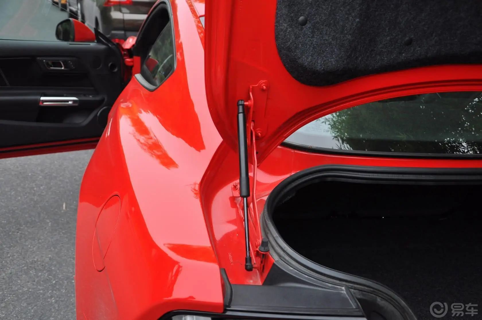Mustang2.3L 手自一体 50周年纪念版行李厢支撑杆