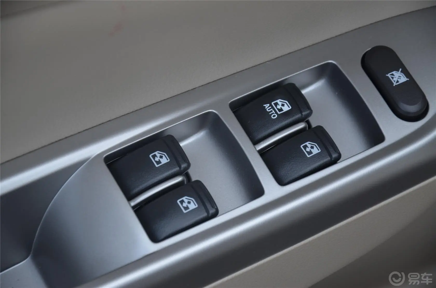 宝骏6301.5L 自动 舒适型车窗升降键