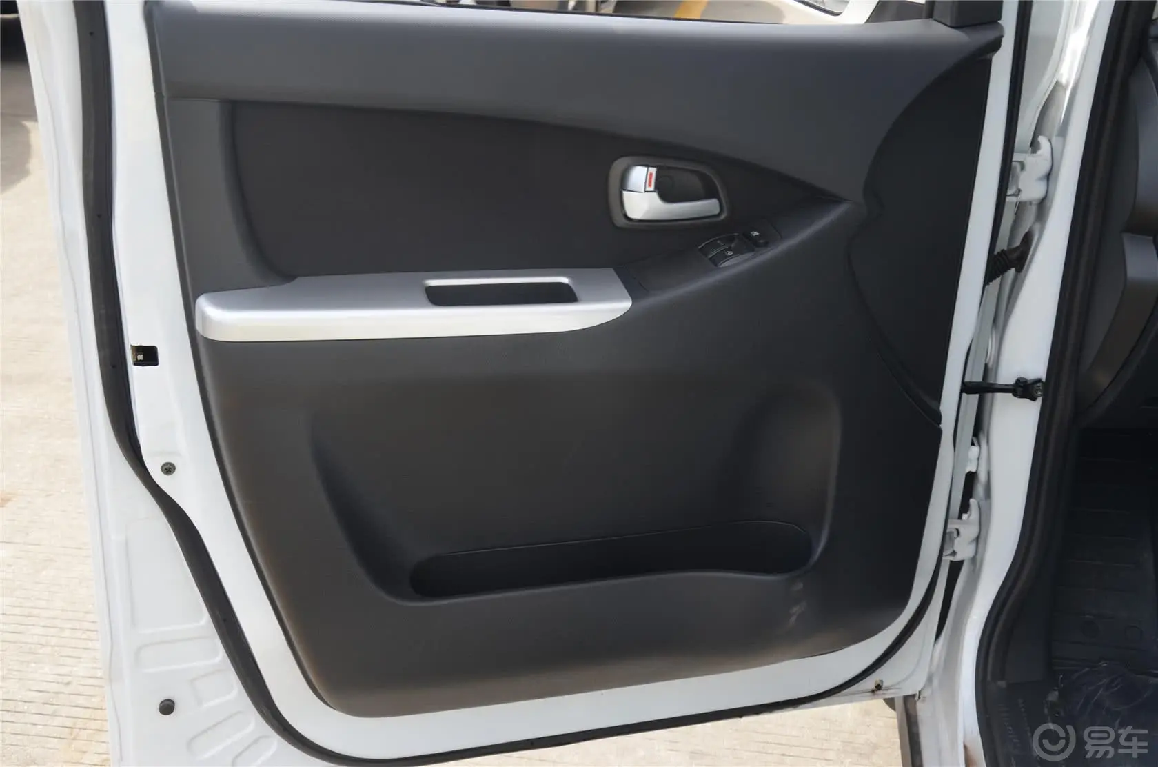 欧诺S1.5L  手动 基本版驾驶员侧车门内门板