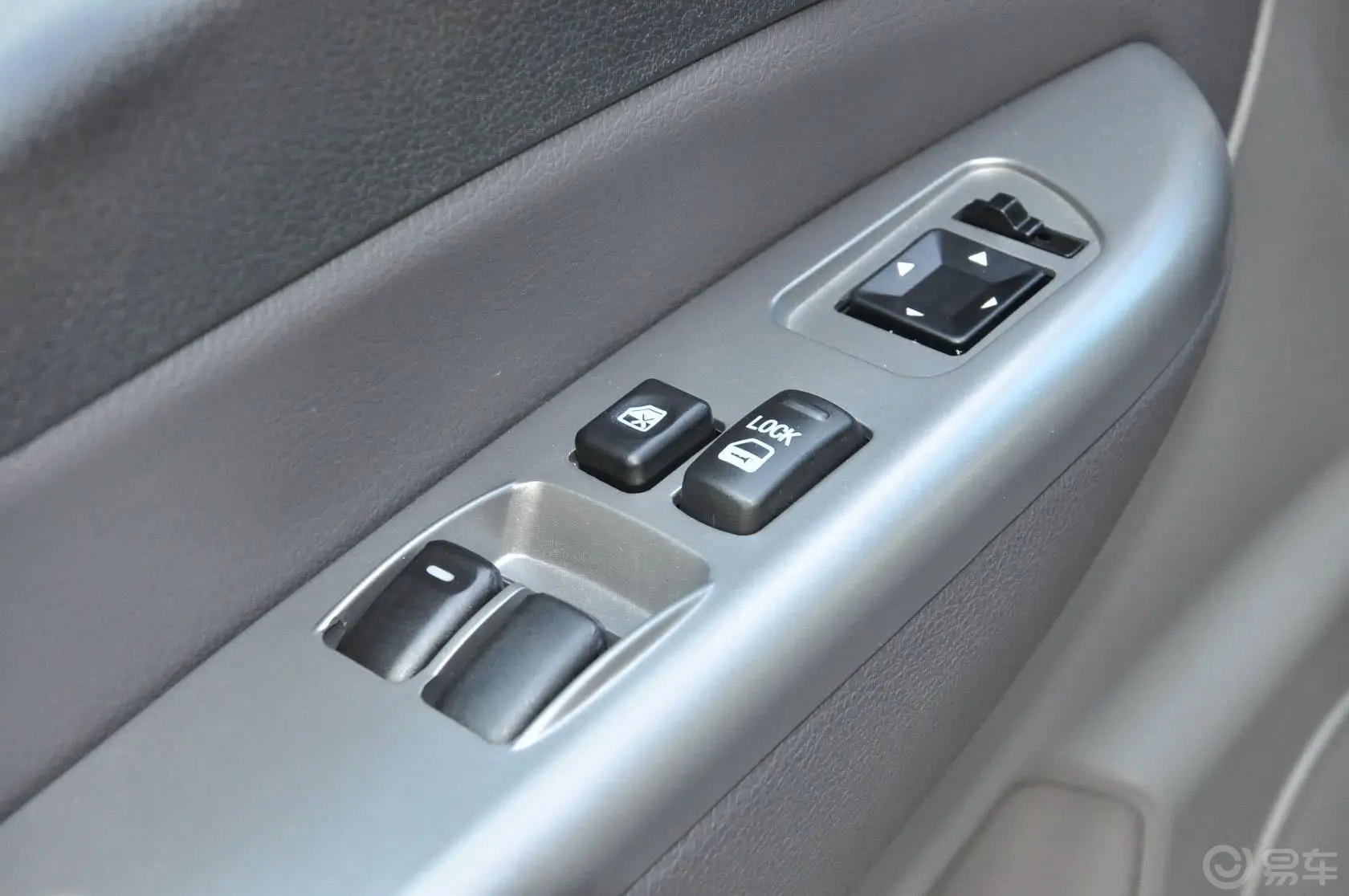 菱智M5-QA 2.4L 手动 7座长轴豪华型车窗升降键