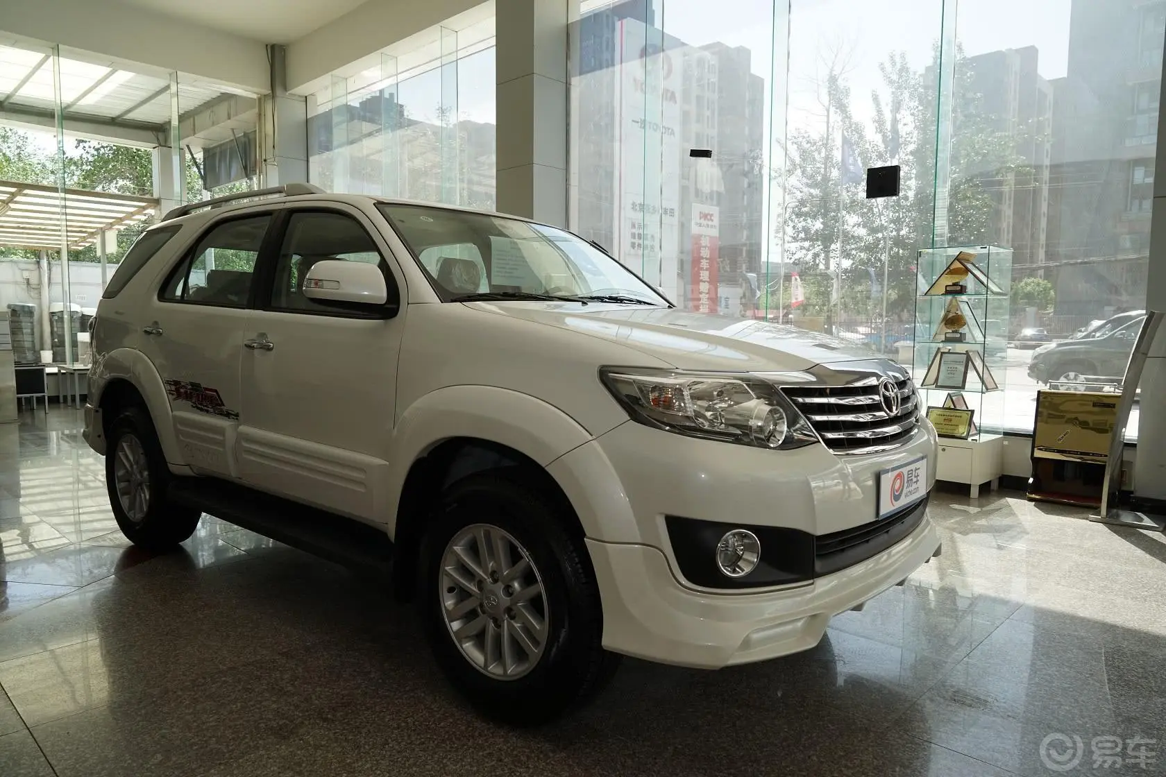 Fortuner2.7L 4AT 2700中东版尾标