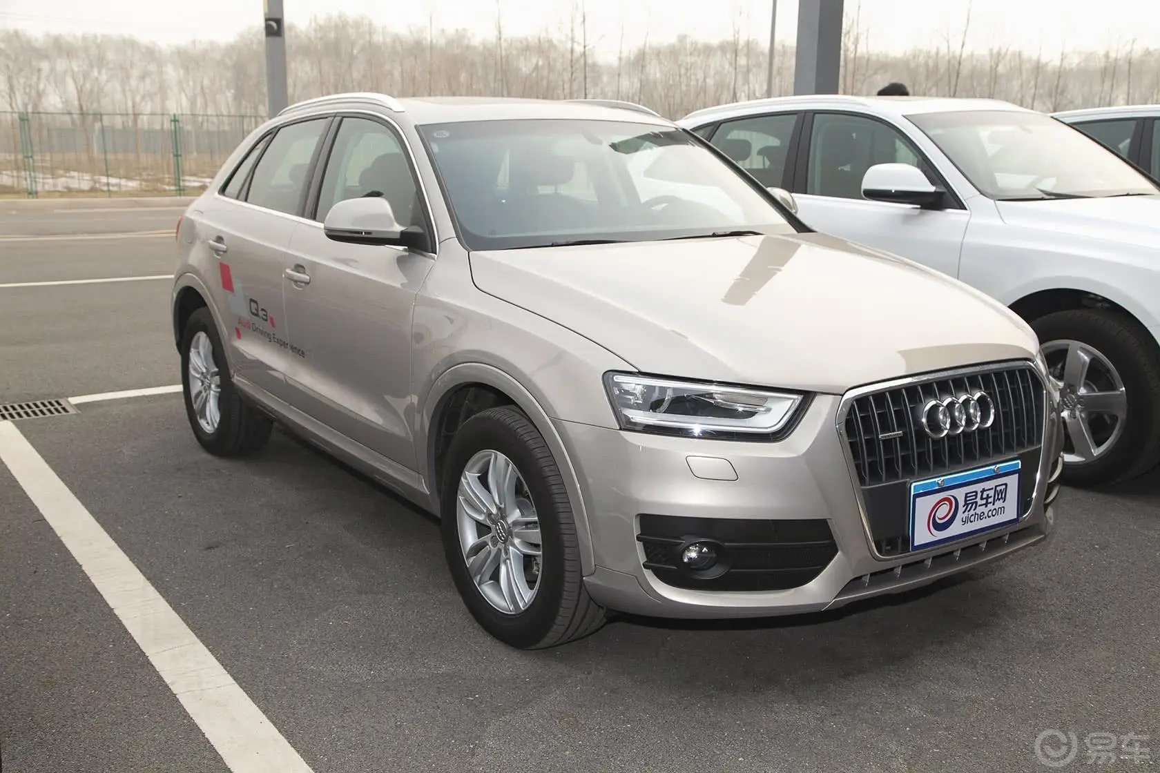 奥迪Q335 TFSI quattro 舒适型侧前45度车头向右水平