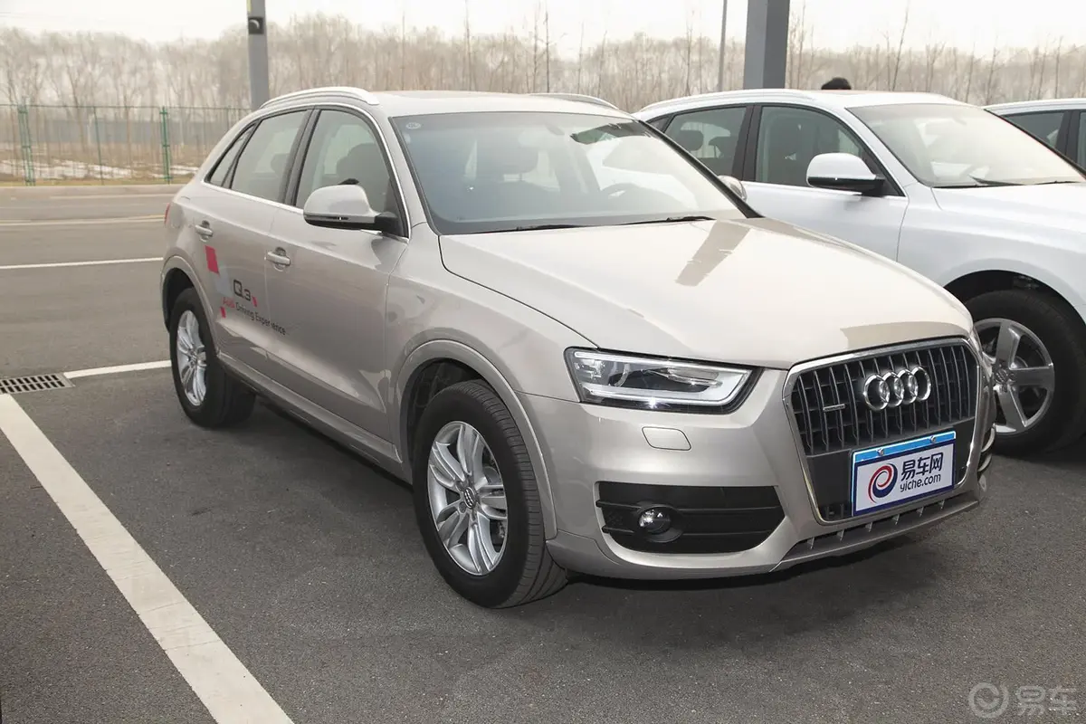 奥迪Q335 TFSI quattro 舒适型车头局部