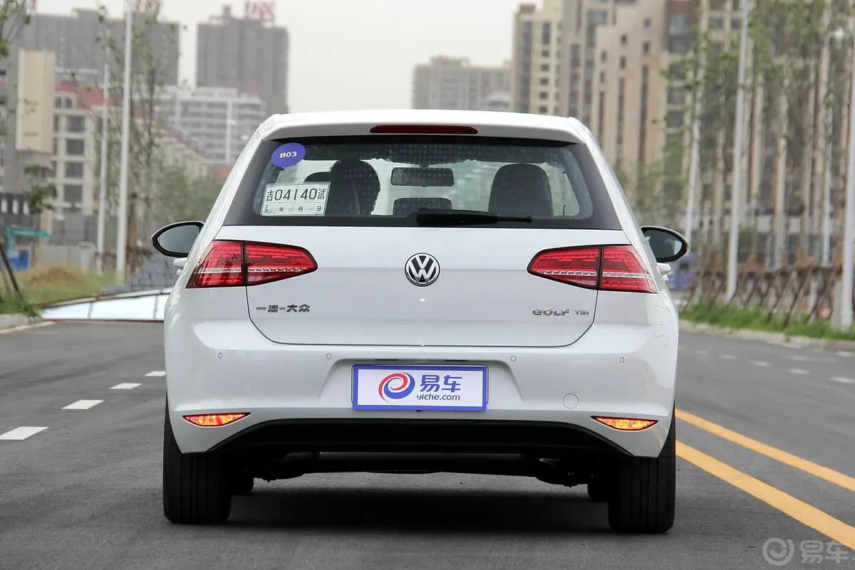 高尔夫1.2TSI 自动舒适型正后水平