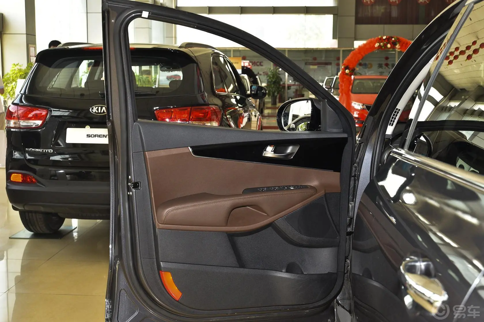 索兰托索兰托L 2.0T GDI  汽油 4WD 精英版 七座 国V驾驶员侧车门内门板