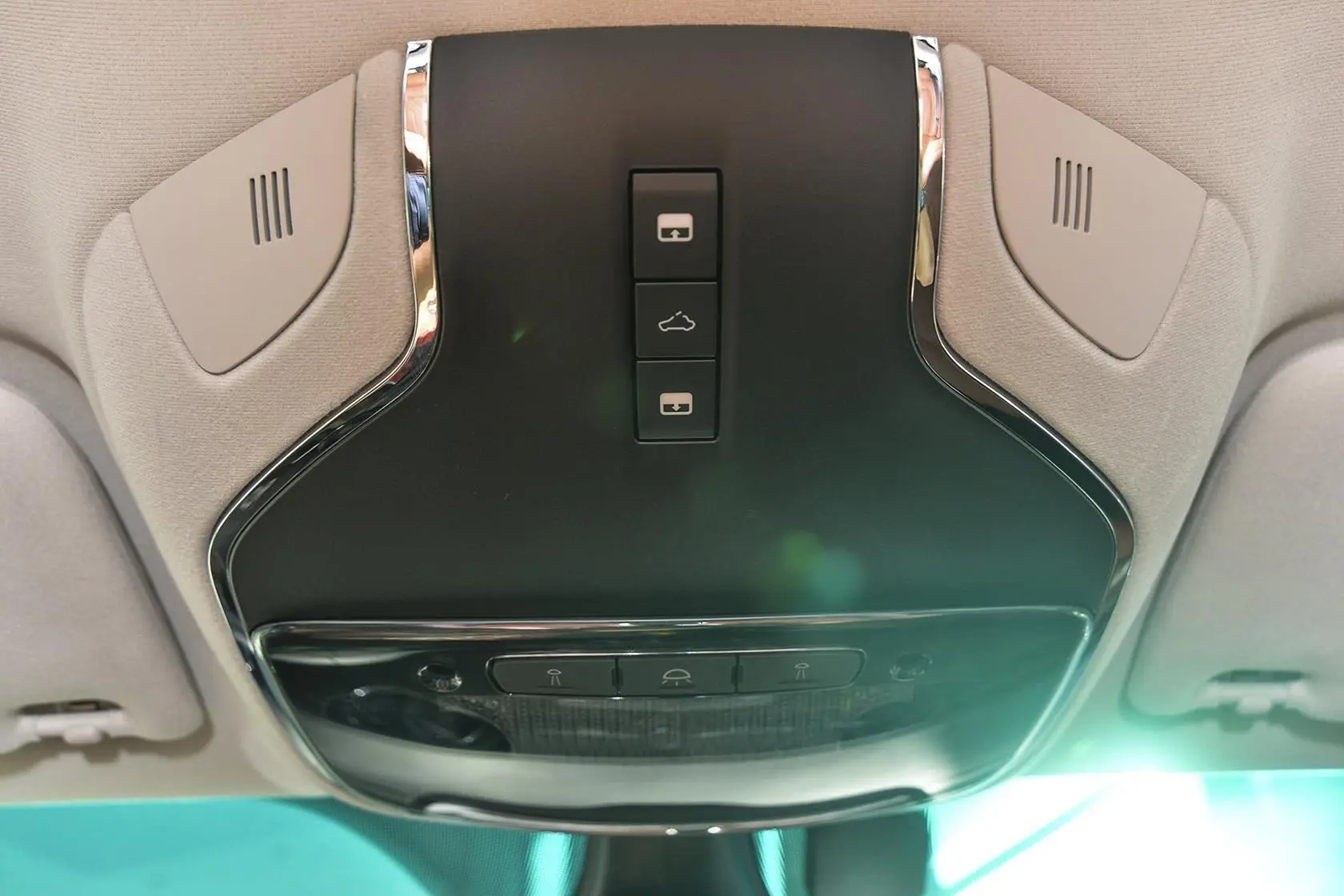 Quattroporte3.0T 标准型前排车顶中央控制区