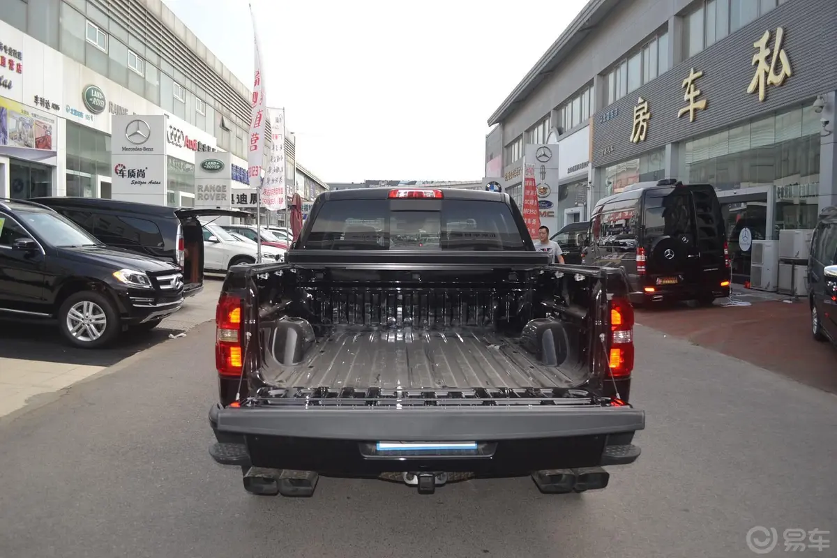 GMC Sierra5.3L 自动 DENALI 1500行李箱空间