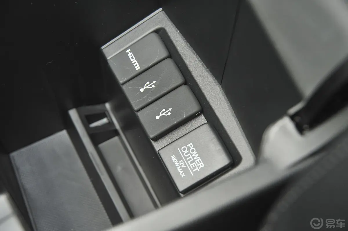 本田CR-V2.4L 四驱 豪华版USB接口