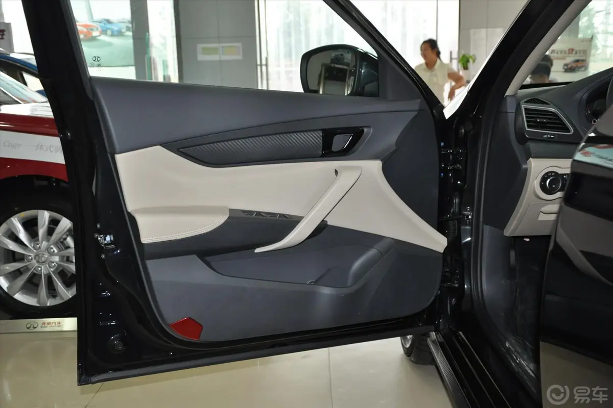 绅宝CC1.8T 手动 舒适版驾驶员侧车门内门板