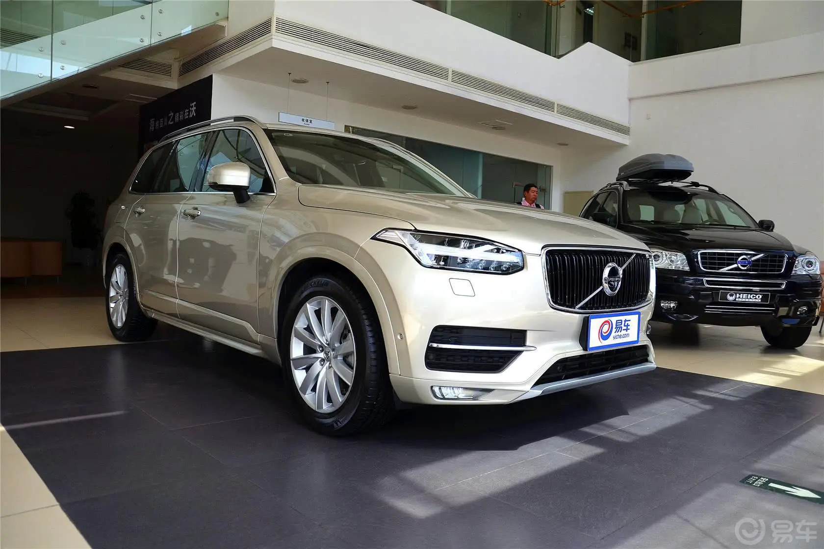 沃尔沃XC902.0T T6 智雅版 五座侧前45度车头向右水平