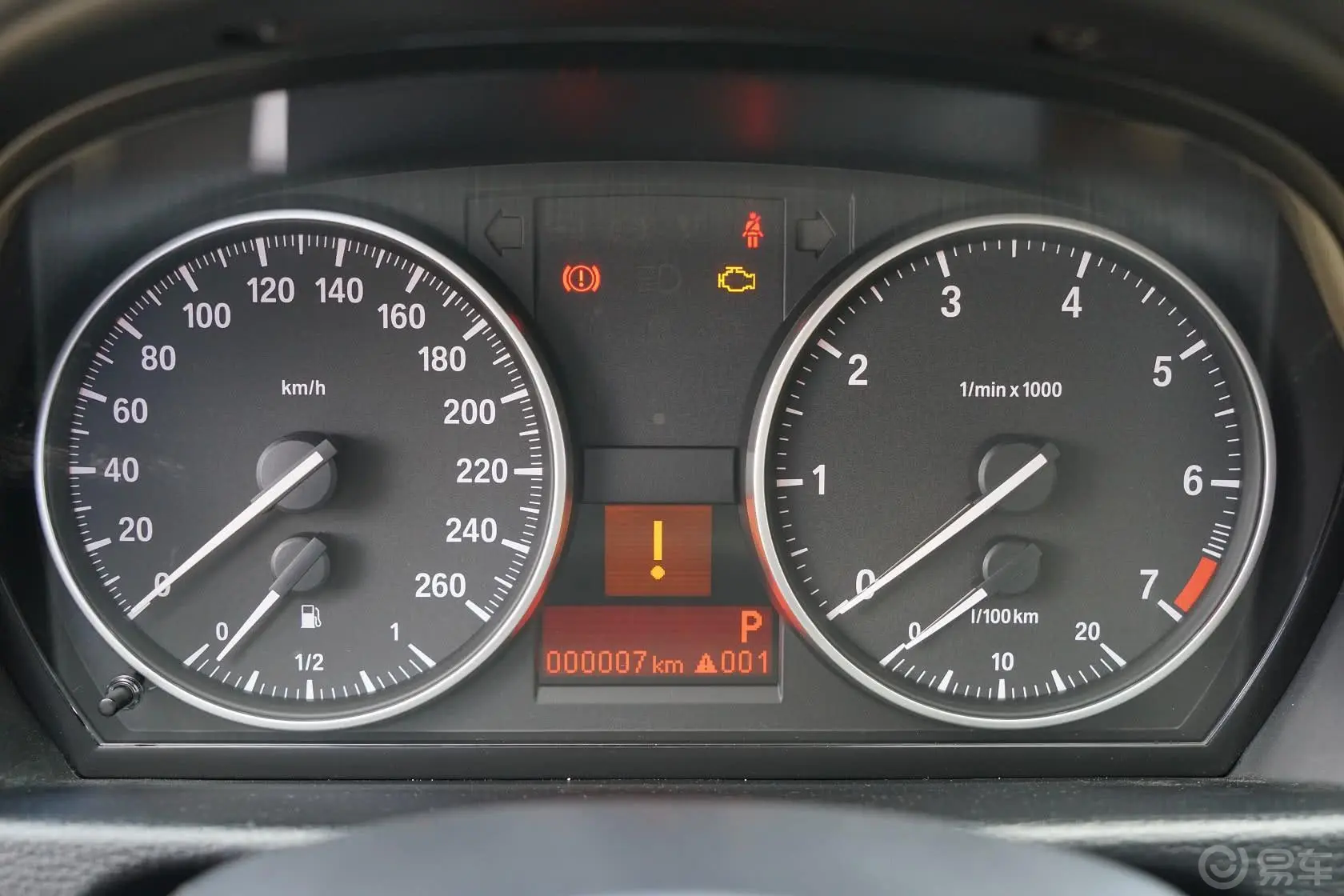 宝马X1sDrive18i 领先晋级版仪表盘背光显示
