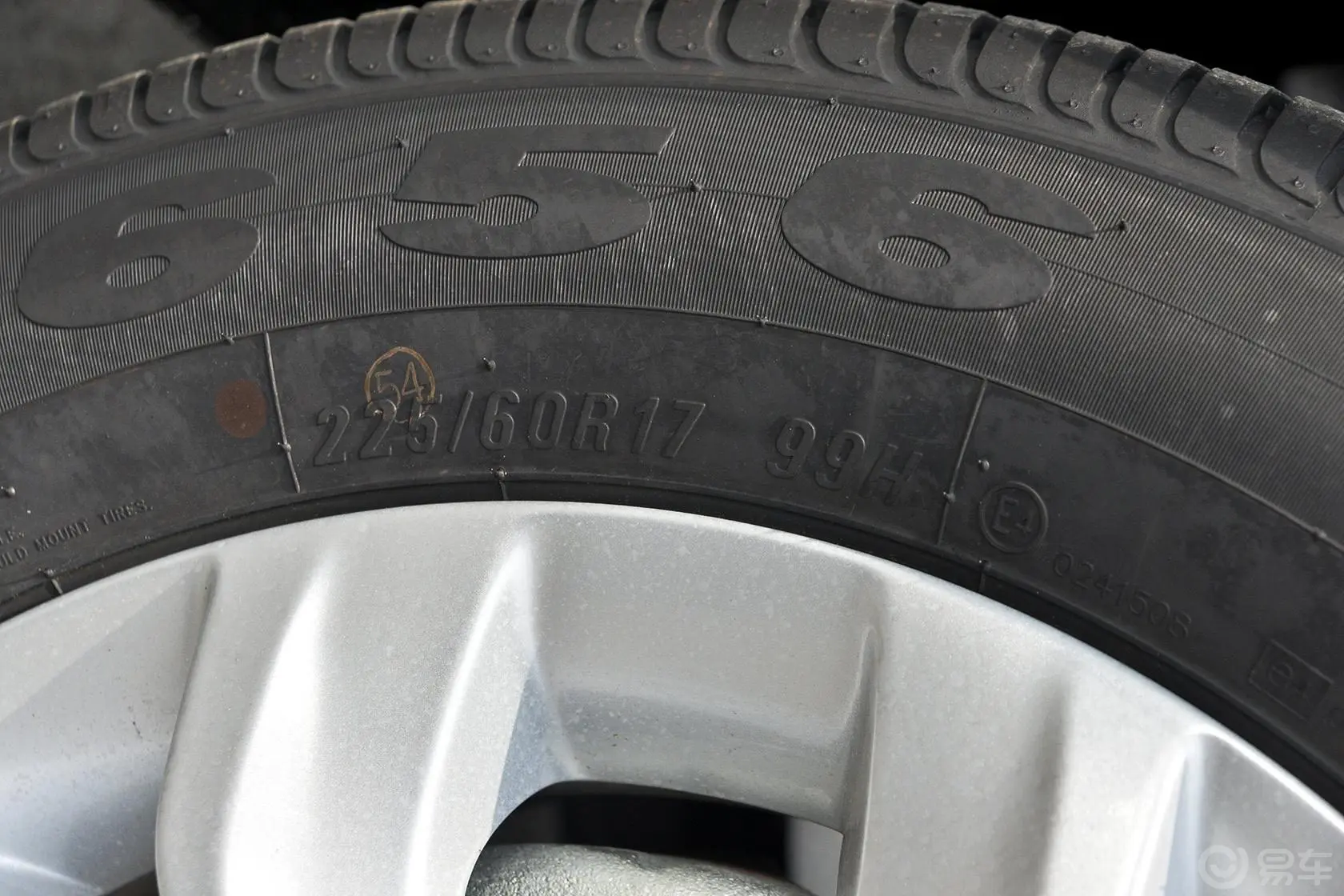 传祺GS5 Super1.8T 双离合 前驱 舒适版轮胎规格