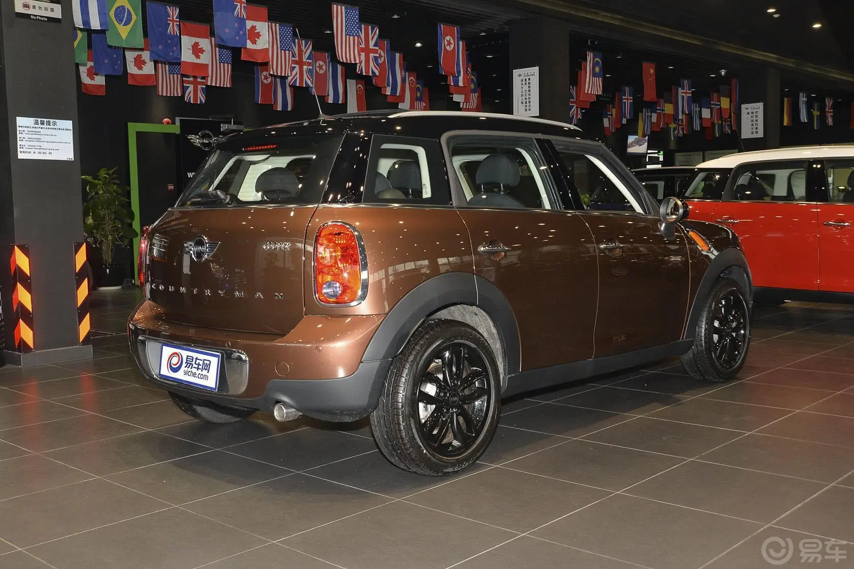 MINI COUNTRYMAN1.6L COOPER Fun侧后45度车头向右水平