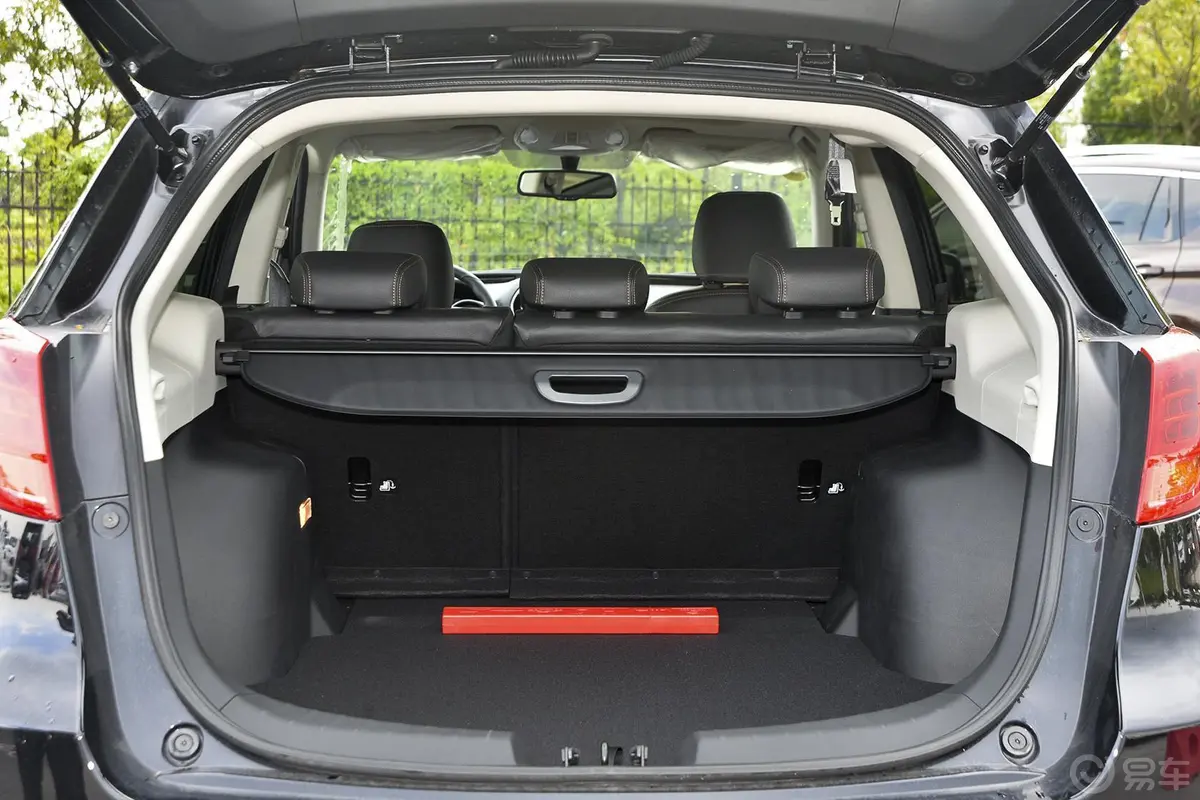 传祺GS5 Super1.8T 双离合 前驱 尊贵版行李箱空间