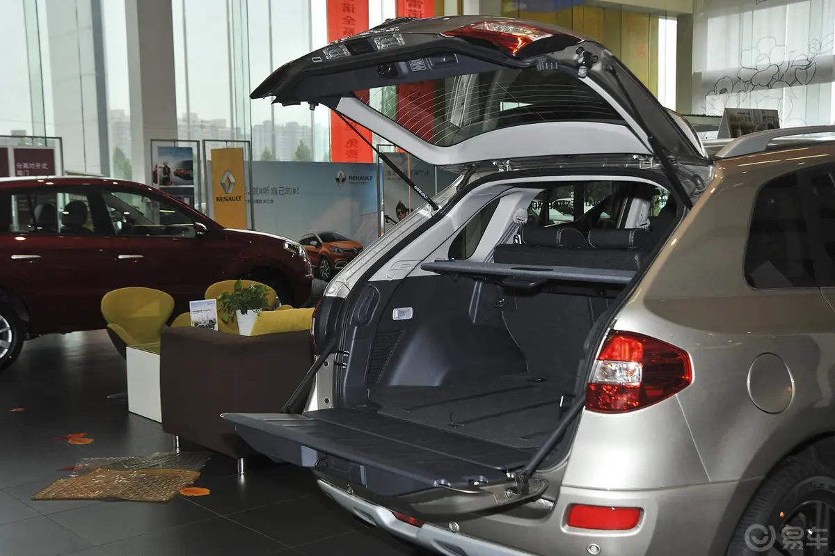 科雷傲(进口)2.5L 两驱 舒适版行李厢开口范围