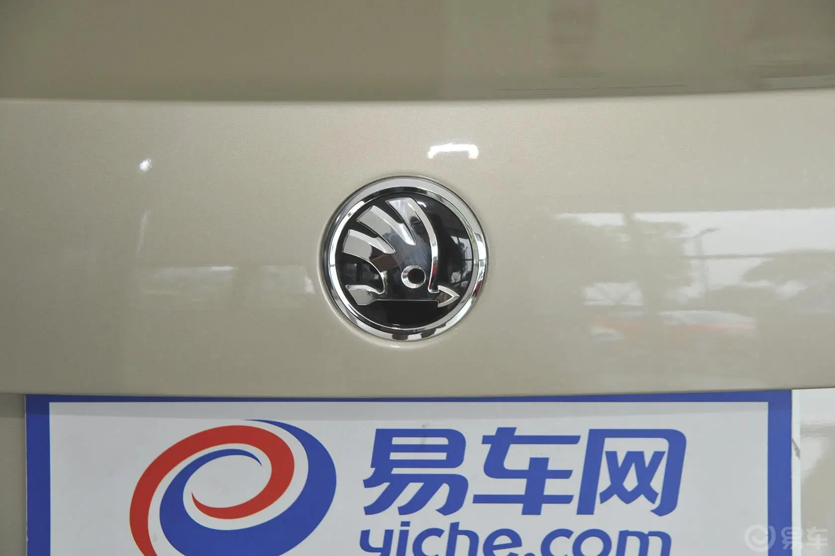 明锐1.6L 手自一体逸致版外观