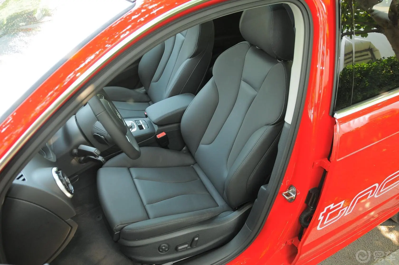 奥迪A3 插电混动(进口)Sportback e-tron 运动型驾驶员座椅