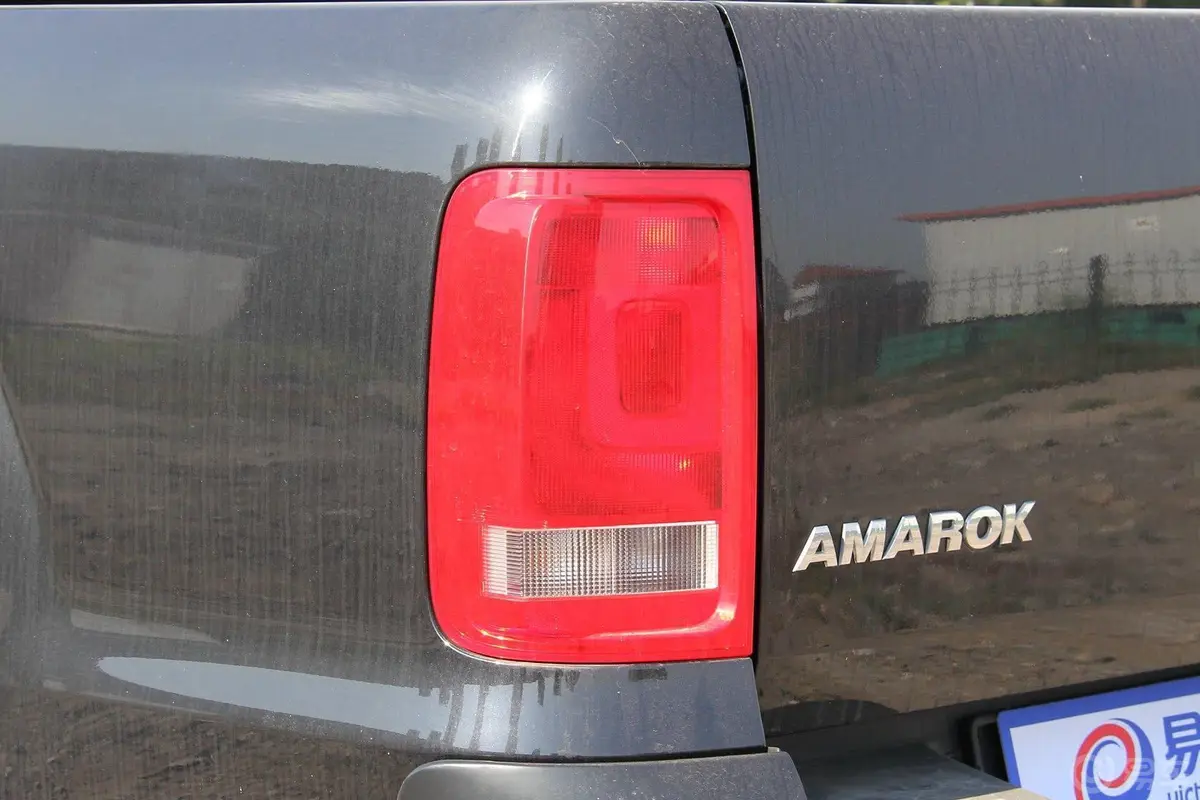 Amarok2.0TDI 8速手自一体 全时四驱 舒适版尾灯侧45度俯拍