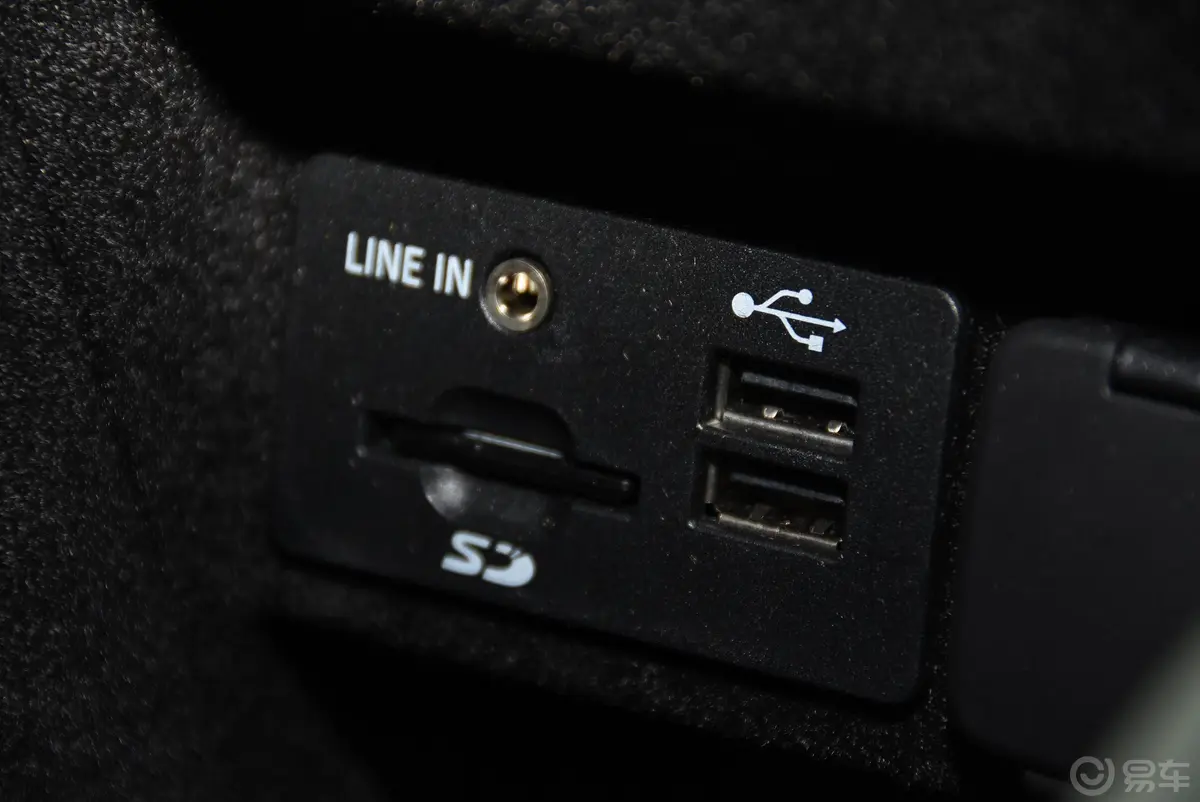 林肯MKC2.0T 四驱 总统系列USB接口